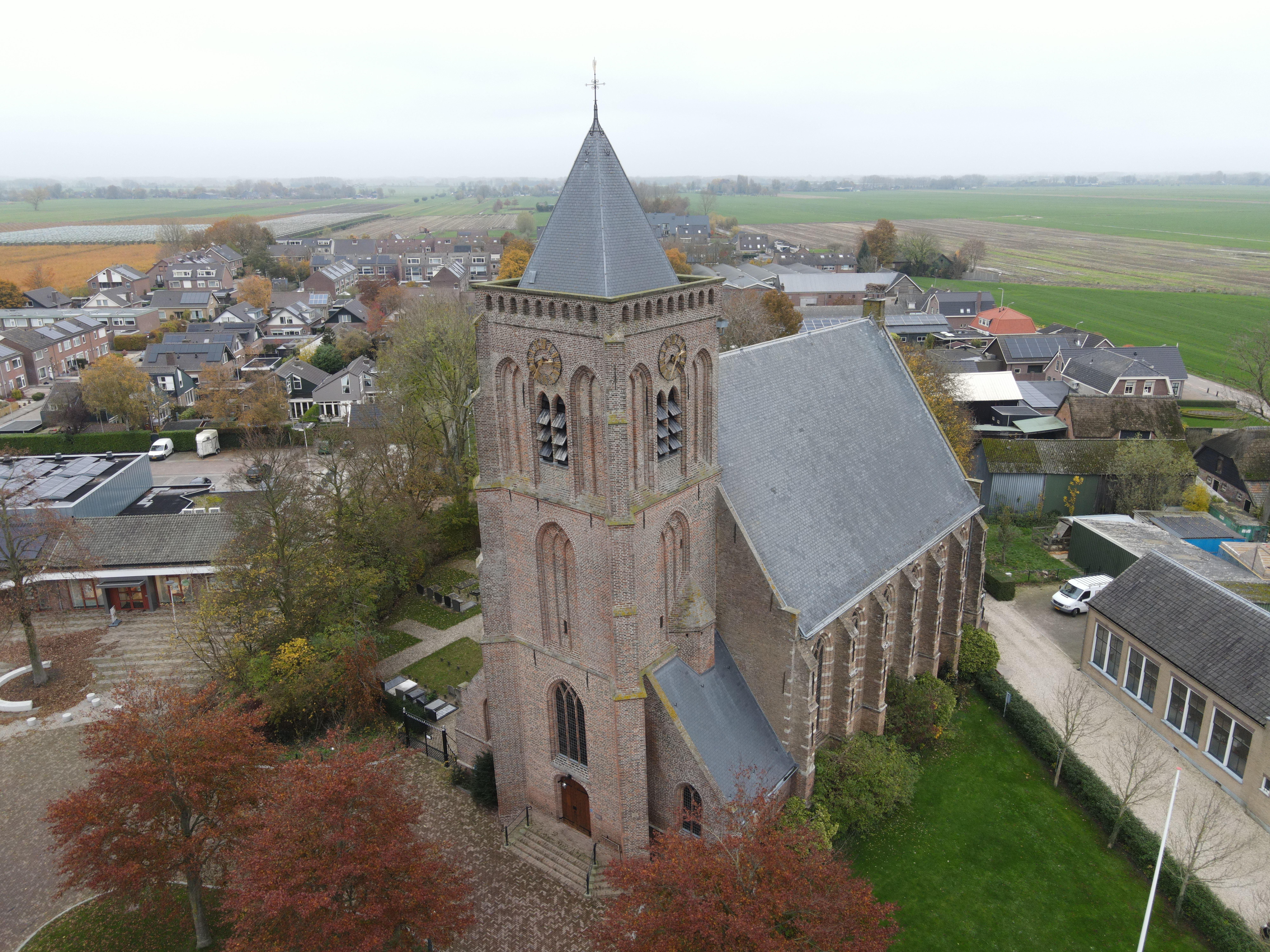 Kerkgebouw Hersteld Hervormd
        Leerbroek